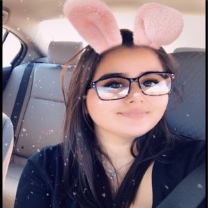 Meet your Posher, Mia